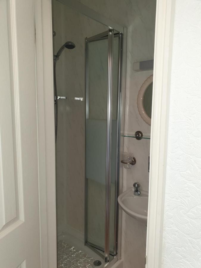 Double Room with Side Sea View En Suite