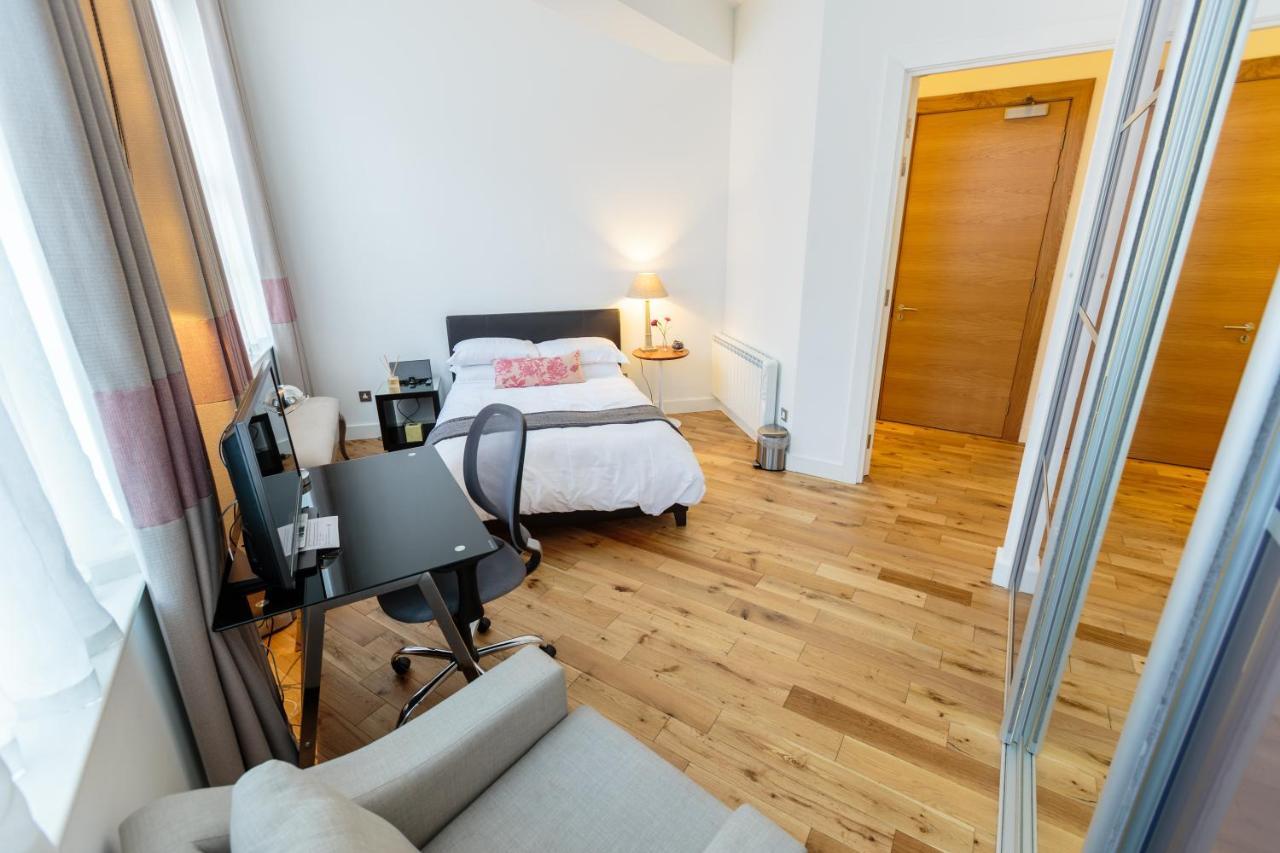 Deluxe Double Room Bath
