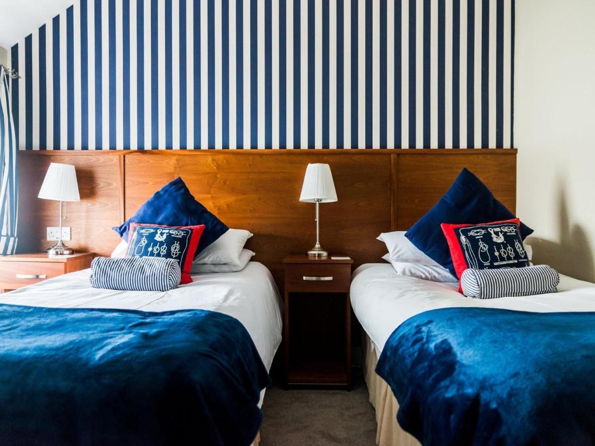 Standard Twin Room with Sea View
