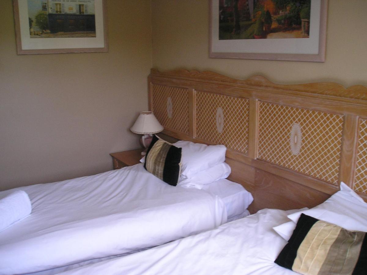 Twin Room with Bath