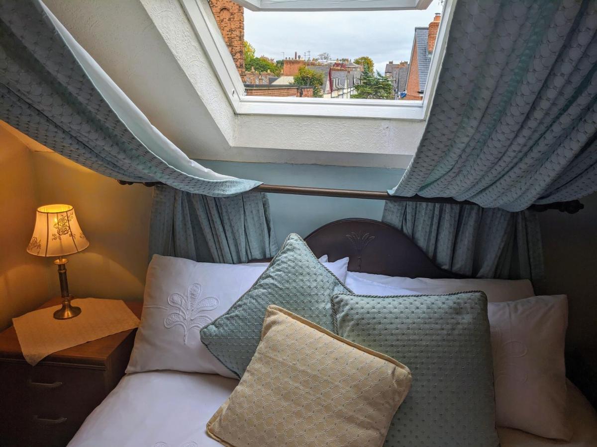 Small Double Room with Private External Bathroom