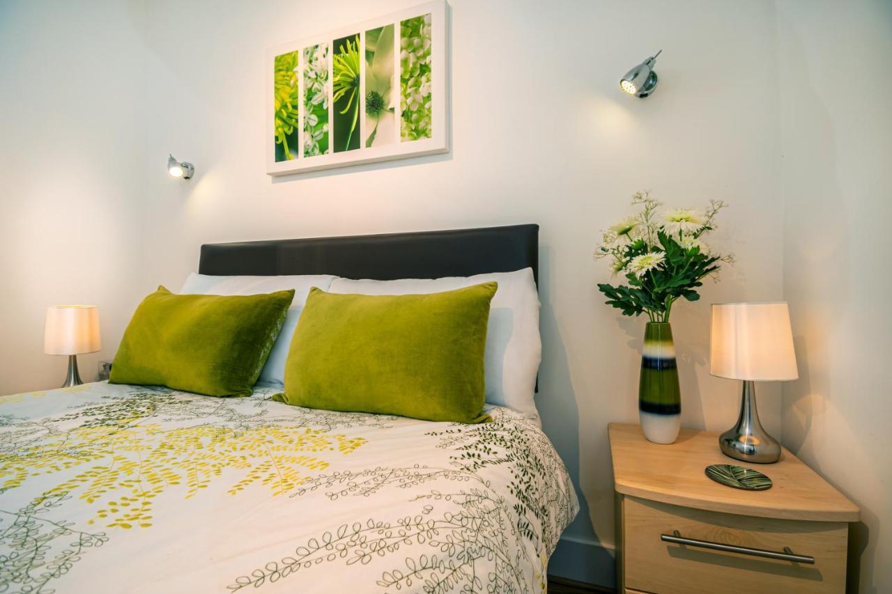 Small Double Room with Shower - Room 6