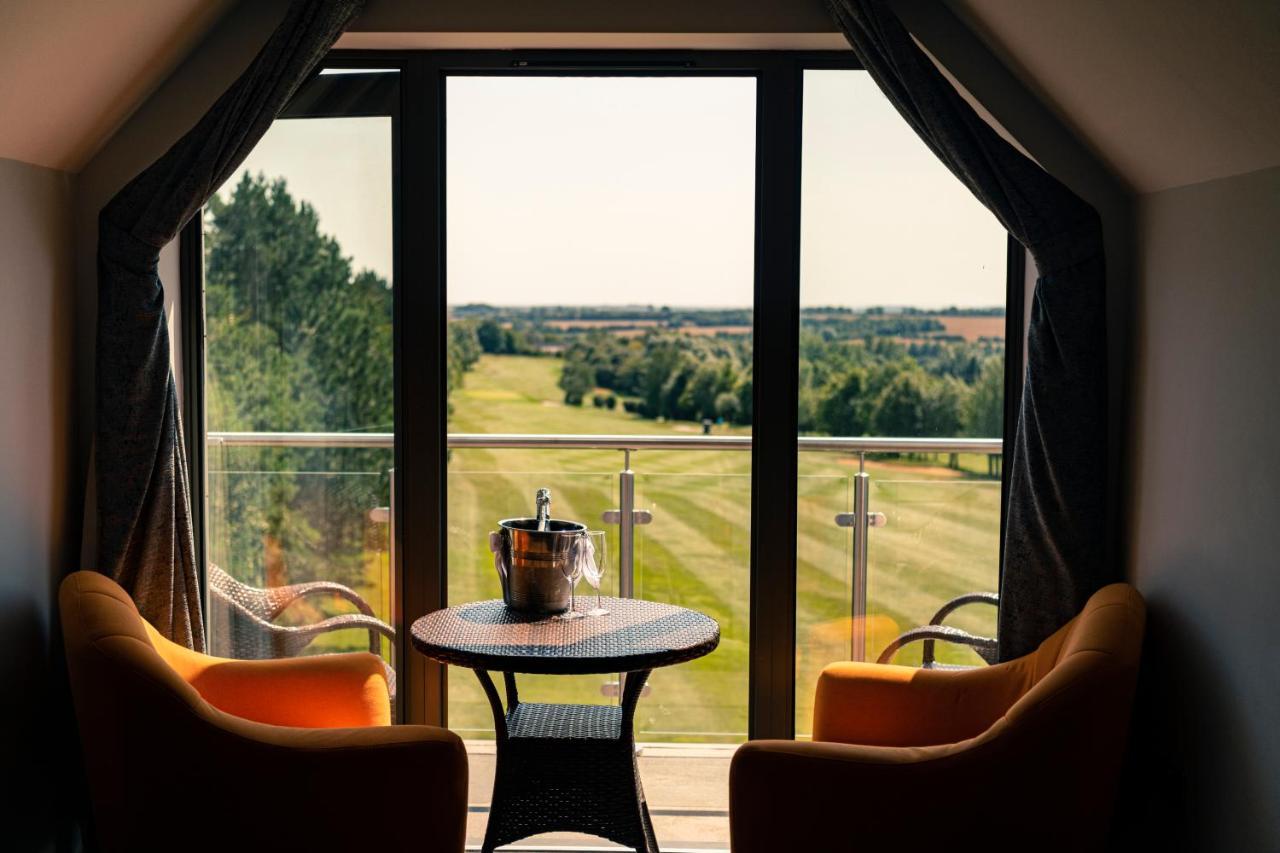 Junior Suite mit Blick auf den Golfplatz
