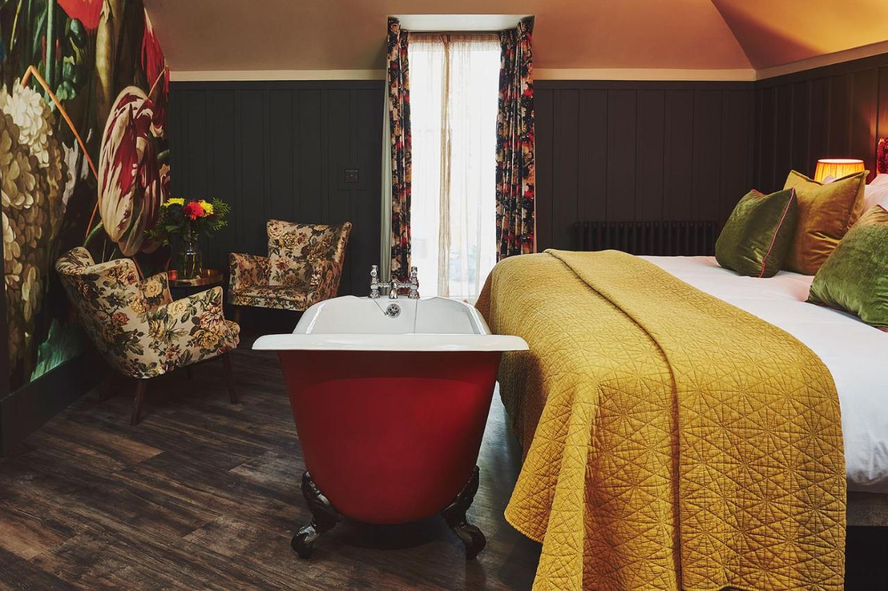 Deluxe Double Room Bath,1032936164:JPEG
