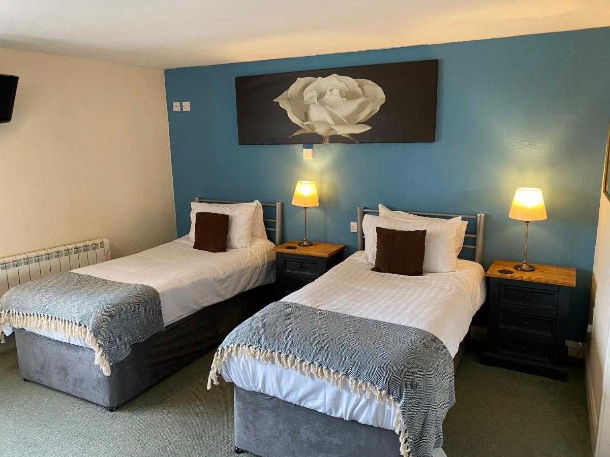 Twin Room with Shower