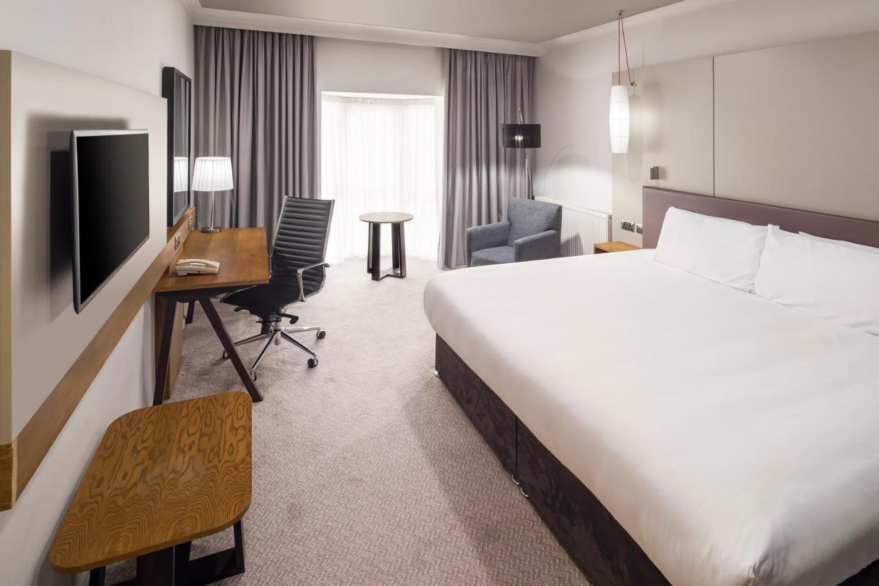 Standard Zimmer mit Queensize-Bett und Zugang zur Lounge