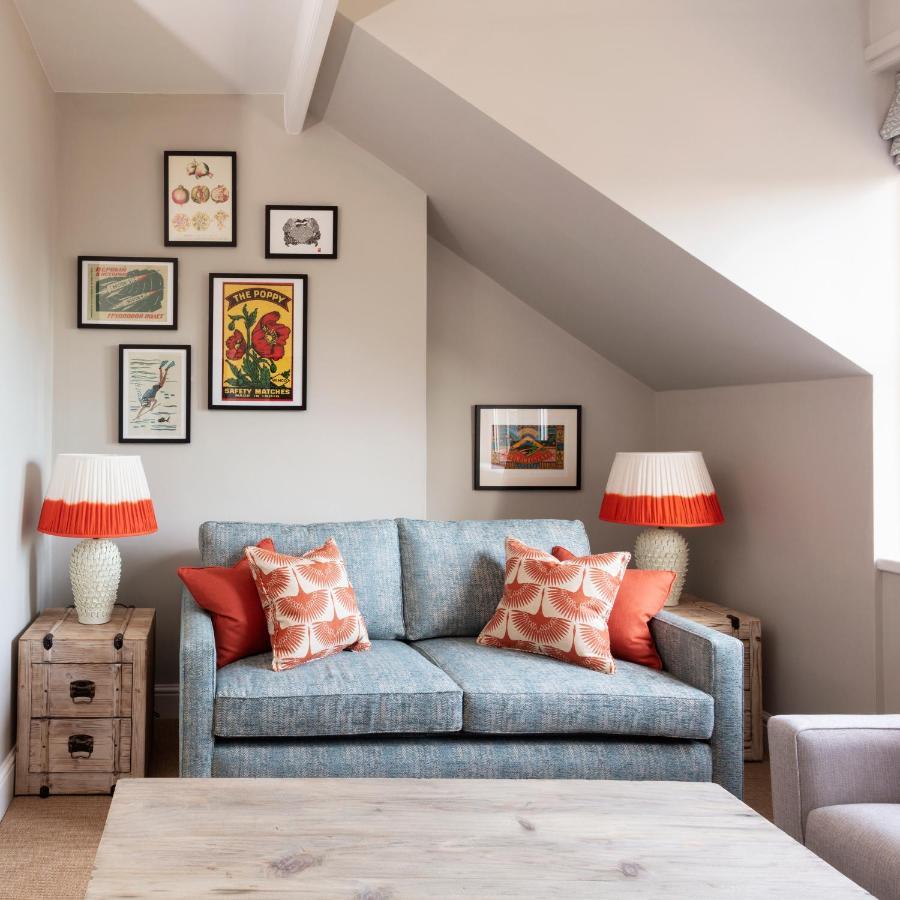 King Studio with Sofa Bed