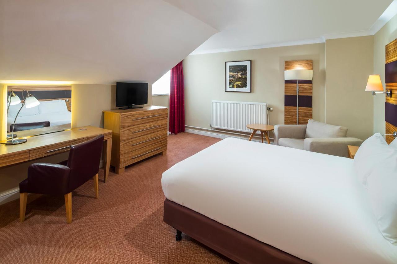 Premium Zimmer mit Queensize-Bett und 2 Einzelschlafsofas
