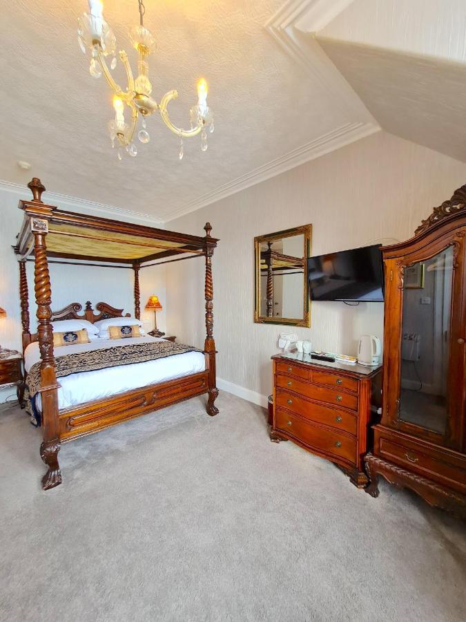 Four Poster Room with Sea View
