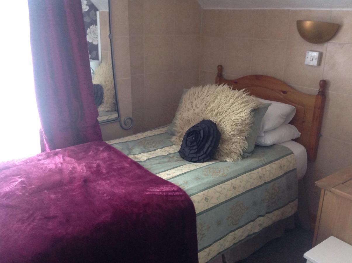 Twin Room with Shower - Second Floor