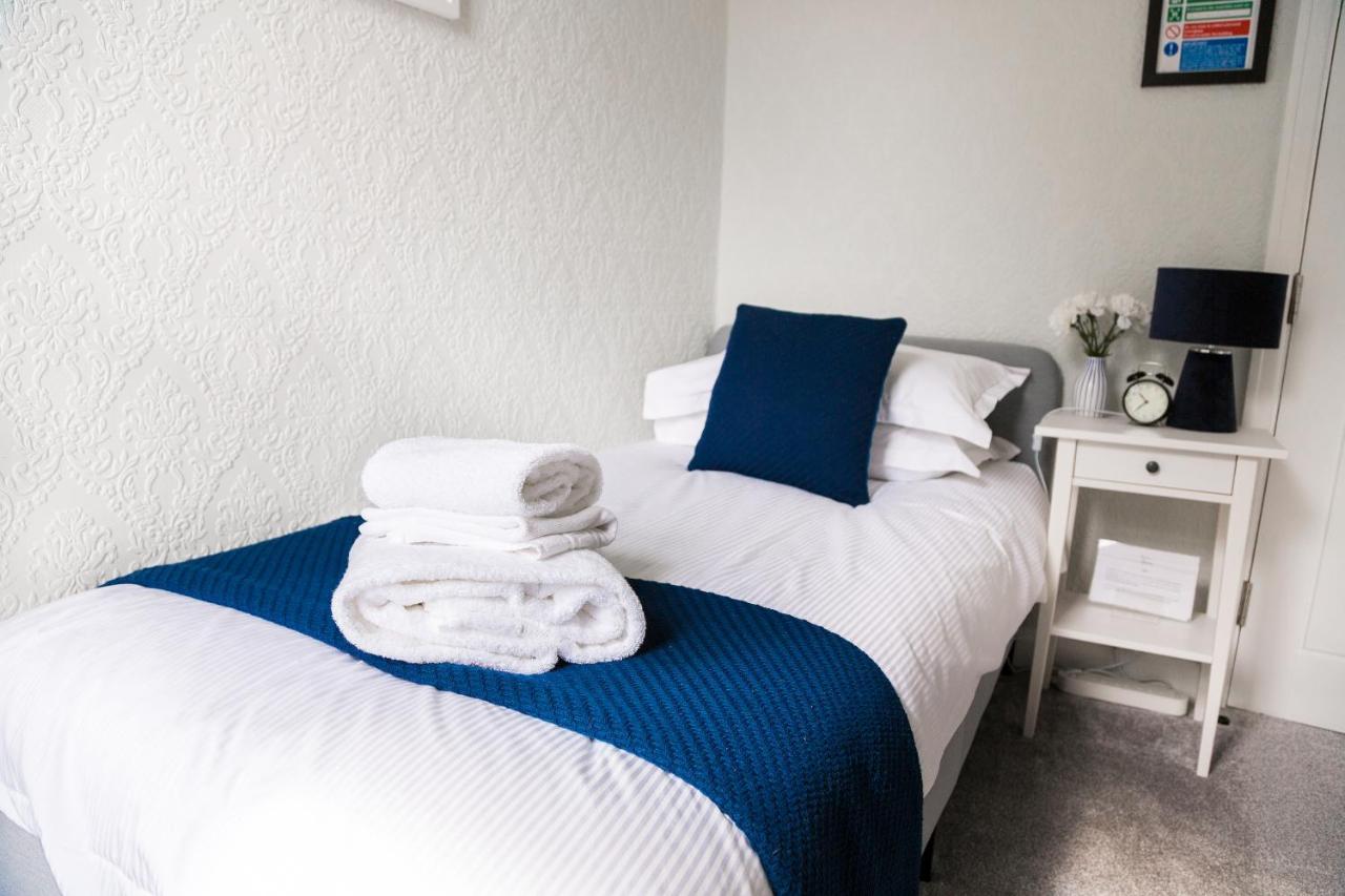 Single Room with Private External Bathroom