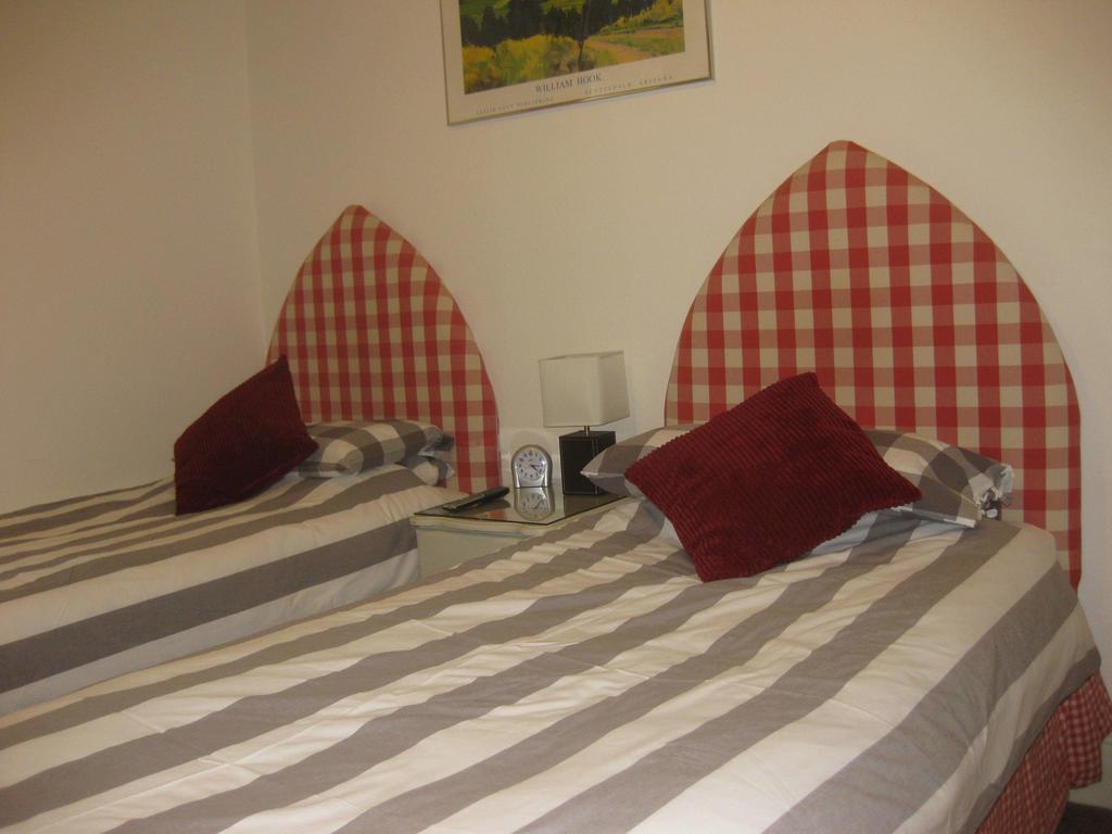 Twin Room with Private External Bathroom