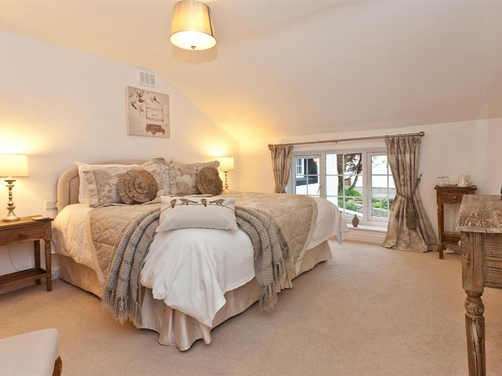 Twin Room with Private Bathroom