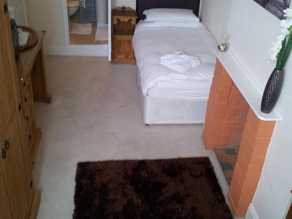 Twin Room with Private Bathroom