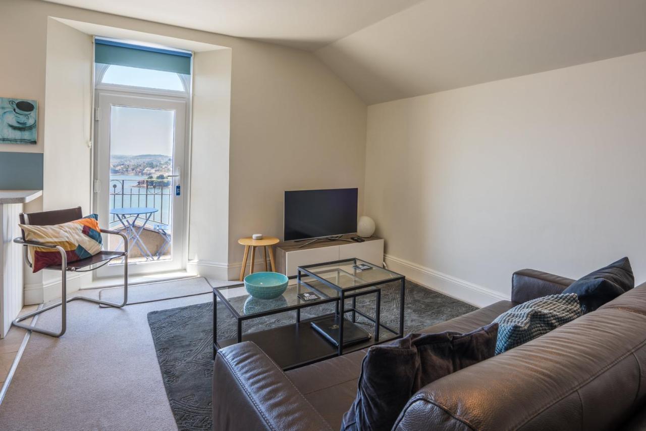 One Bedroom Apartment with Sea View – 2
