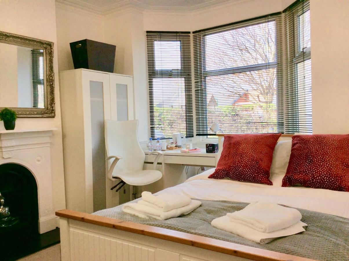 Deluxe Double Room with Bay Window & Street View