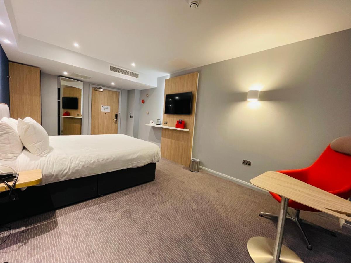 Standard King Room with Free Hot Breakfast - Accessible