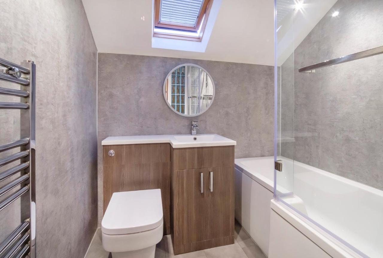 Large One-Bedroom Apartment - Second Floor