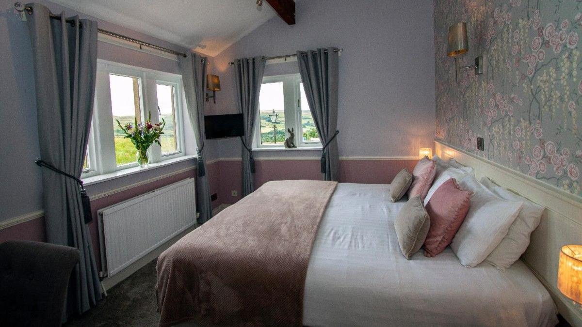 Twin Room with Private Bathroom