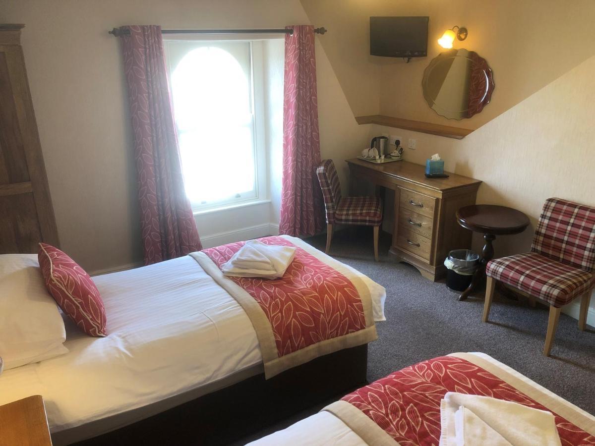 Double or Twin Room with Mountain View