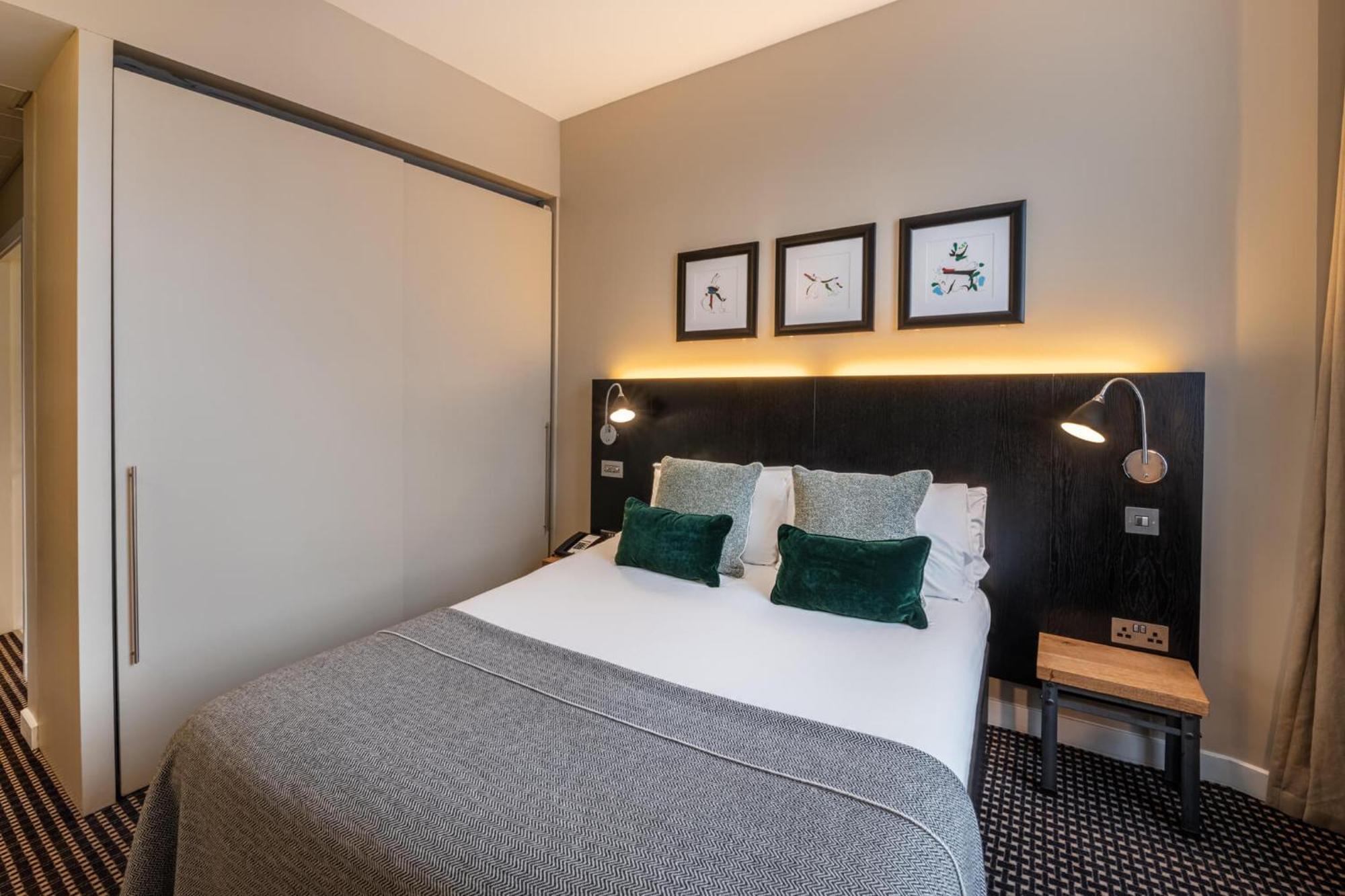 Standard Double Room,697103289:JPEG