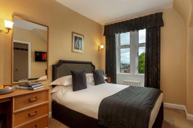 Classic Double or Twin Room