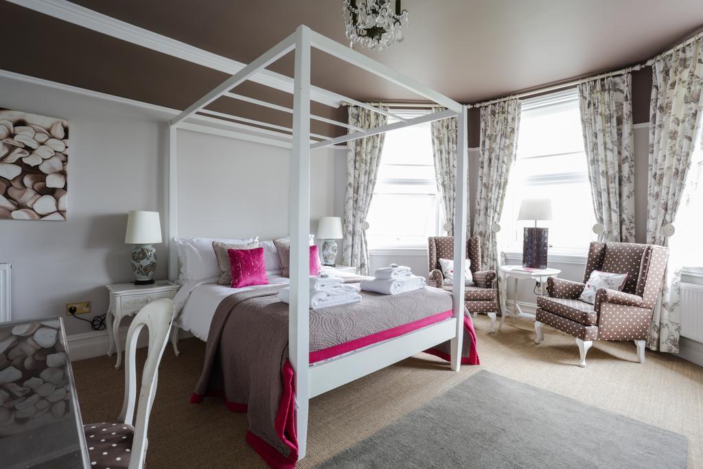 Deluxe City Four Poster Room