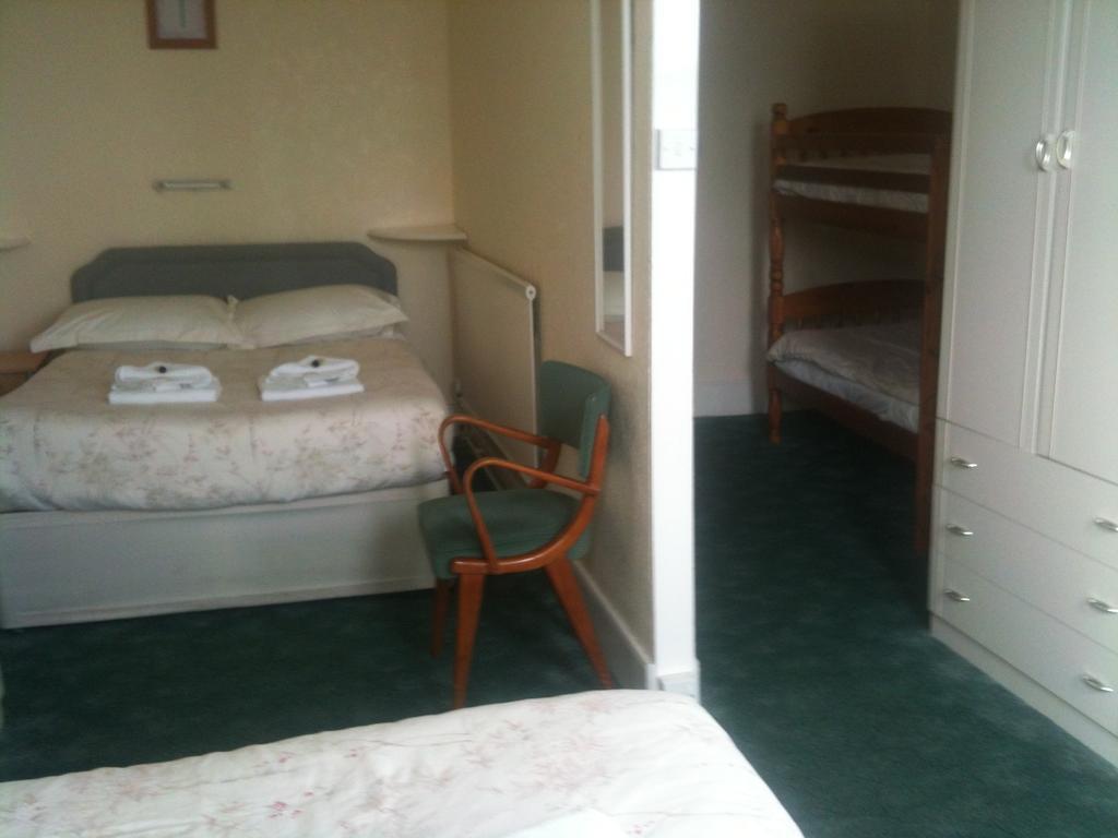 Family Room (2 Adults + 3 Children)