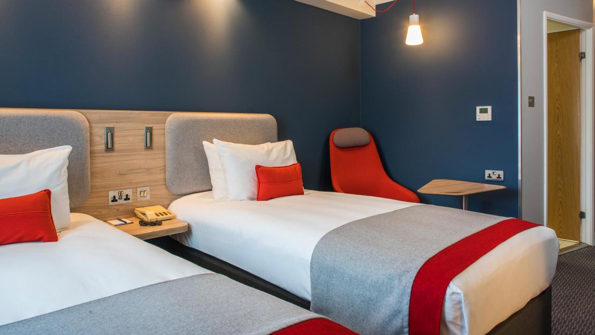 Standard Twin Room with Free Hot Breakfast