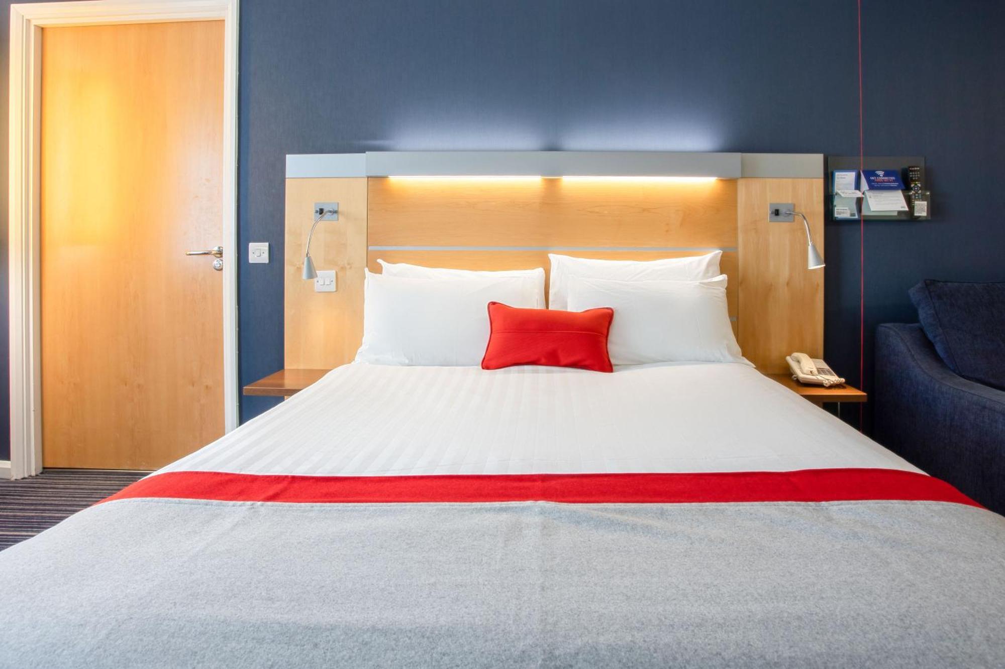 Double Room with Sofa Bed and Free Hot Breakfast - Accessible