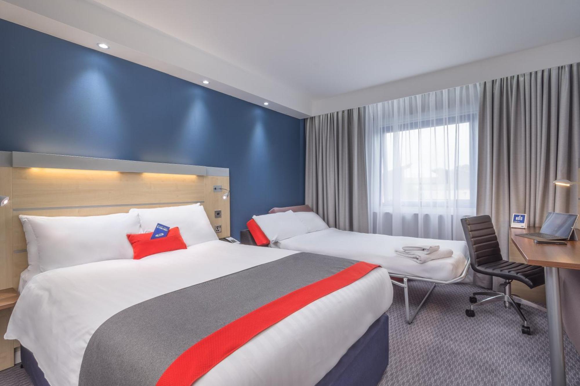 Standard Double Room with Sofa Bed - Free Hot Breakfast