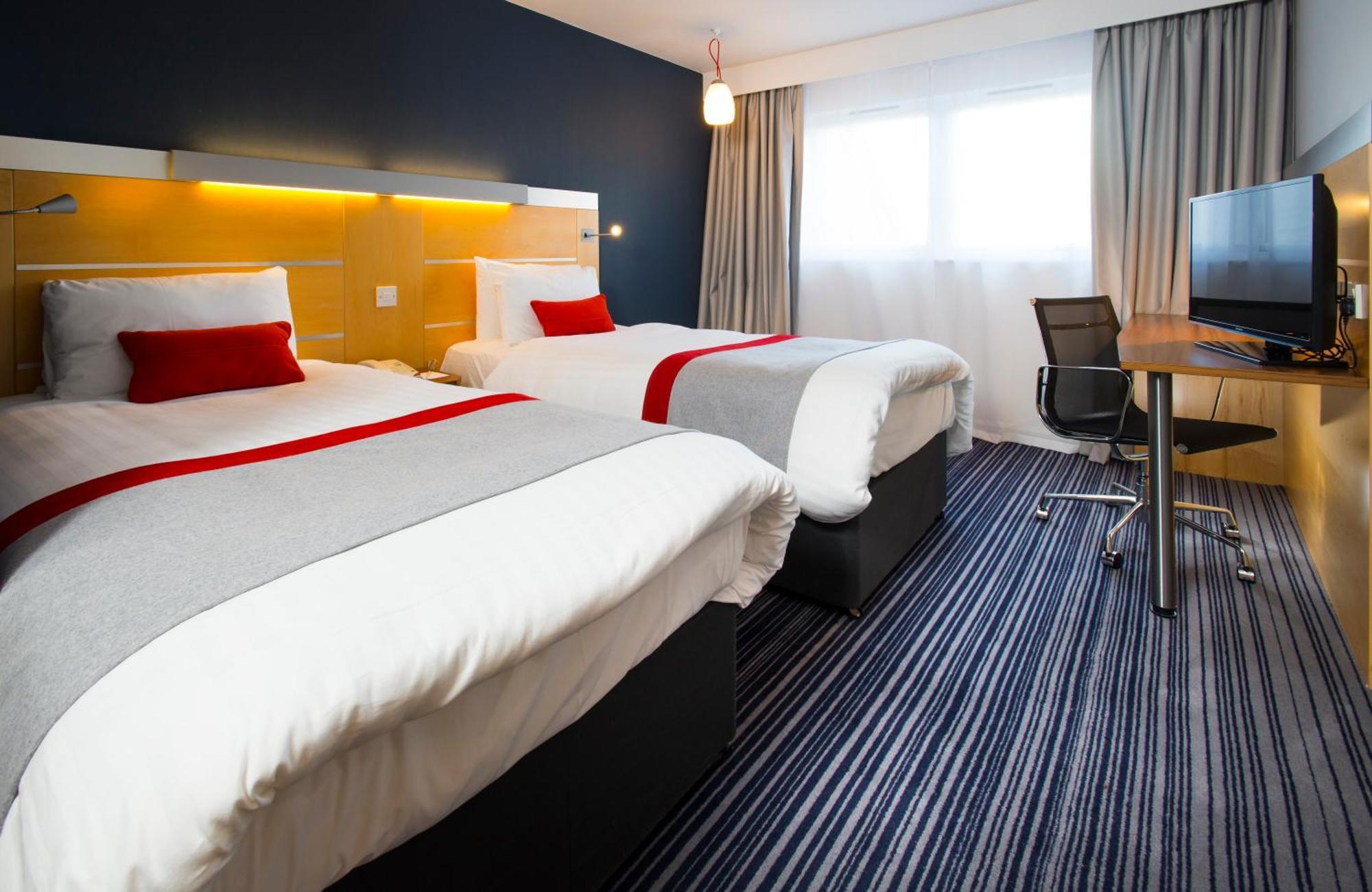 Standard Twin Room with Free Hot Breakfast
