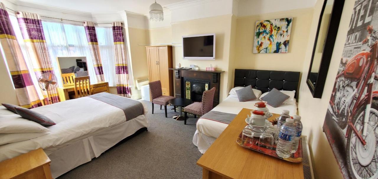 Superior Quadruple Room,1332440765:JPEG