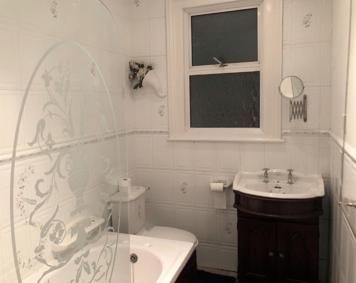Budget Triple Room in Attic (Shared Bathroom)