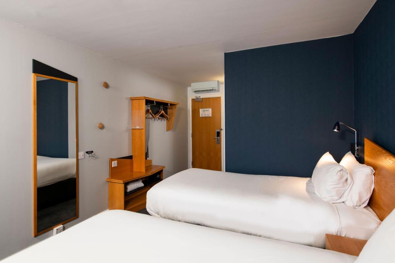Standard Twin Room with Free Hot Breakfast