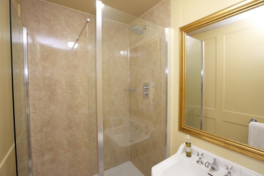 Deluxe Double Room with Shower