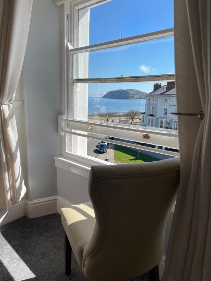 Family Room with Sea View