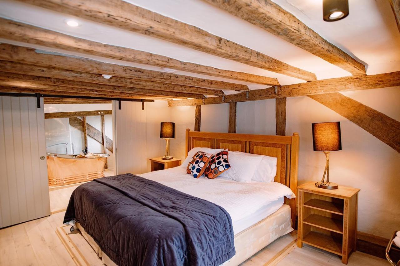 Deluxe King Suite