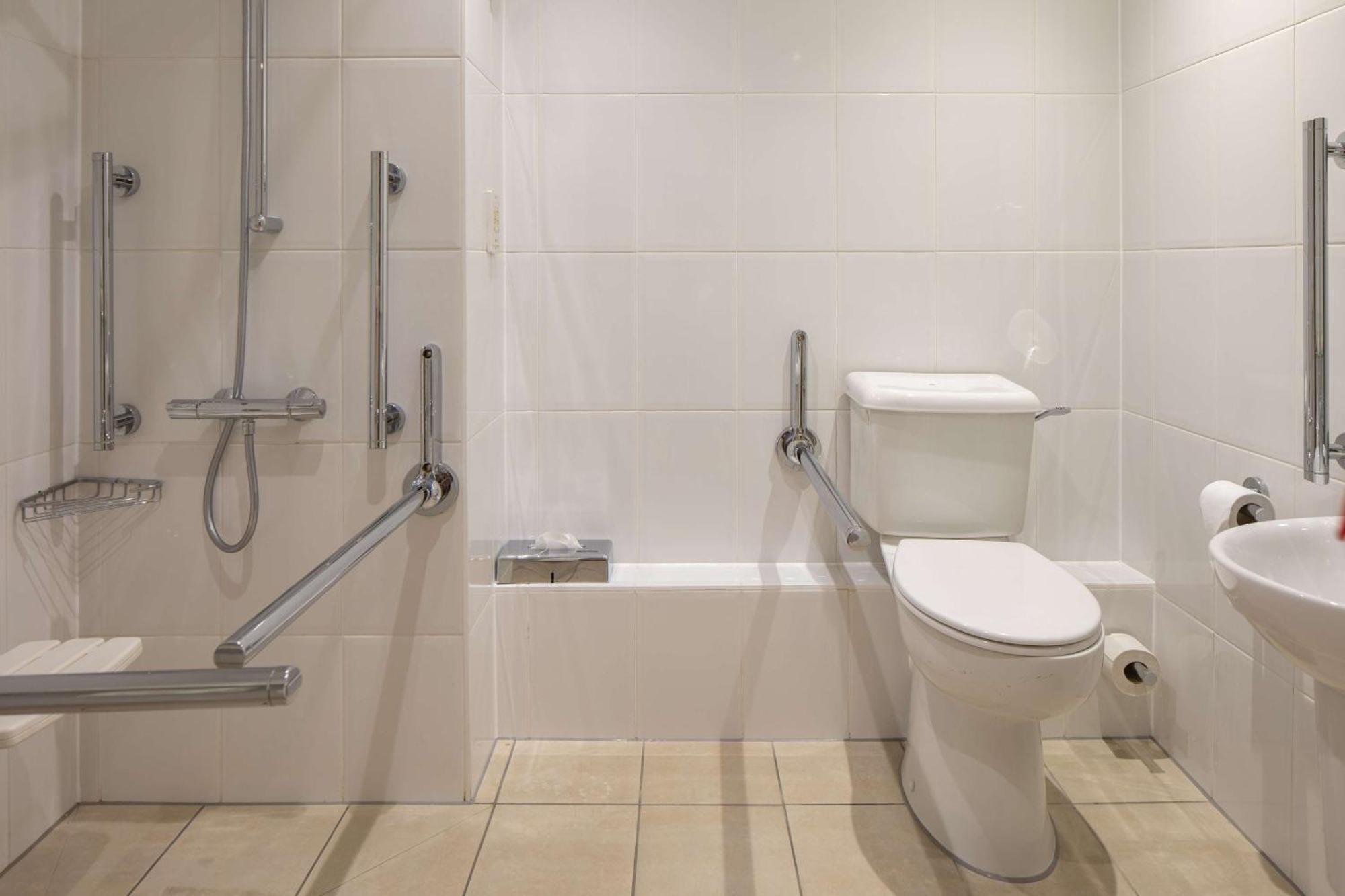 Quarto Queen - Acessível a Pessoas com Mobilidade Condicionada