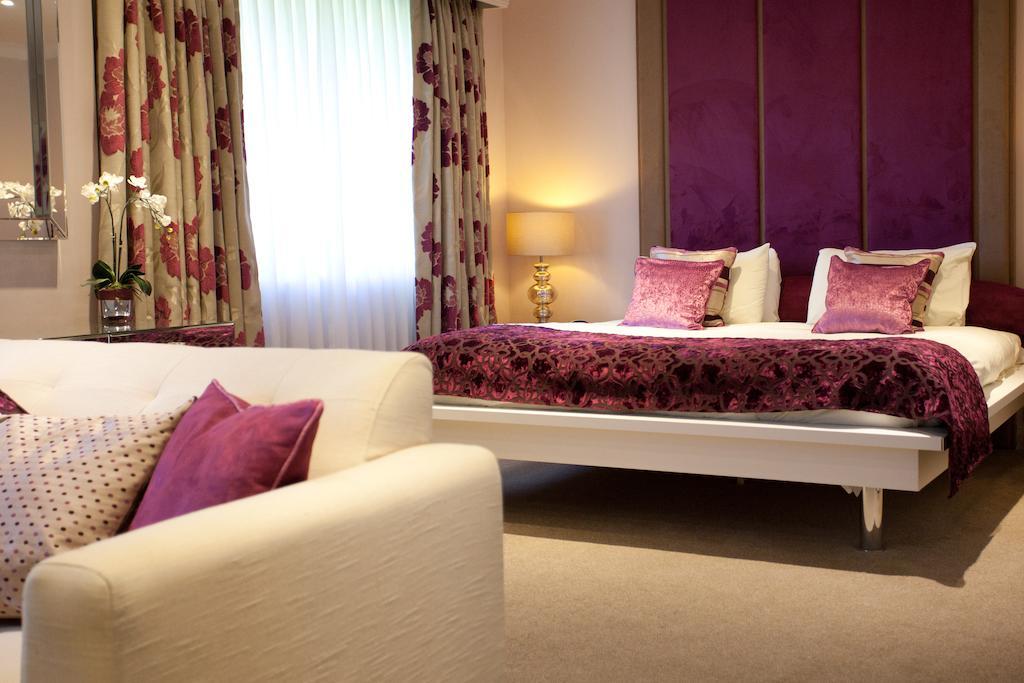 Honeymoon Suite