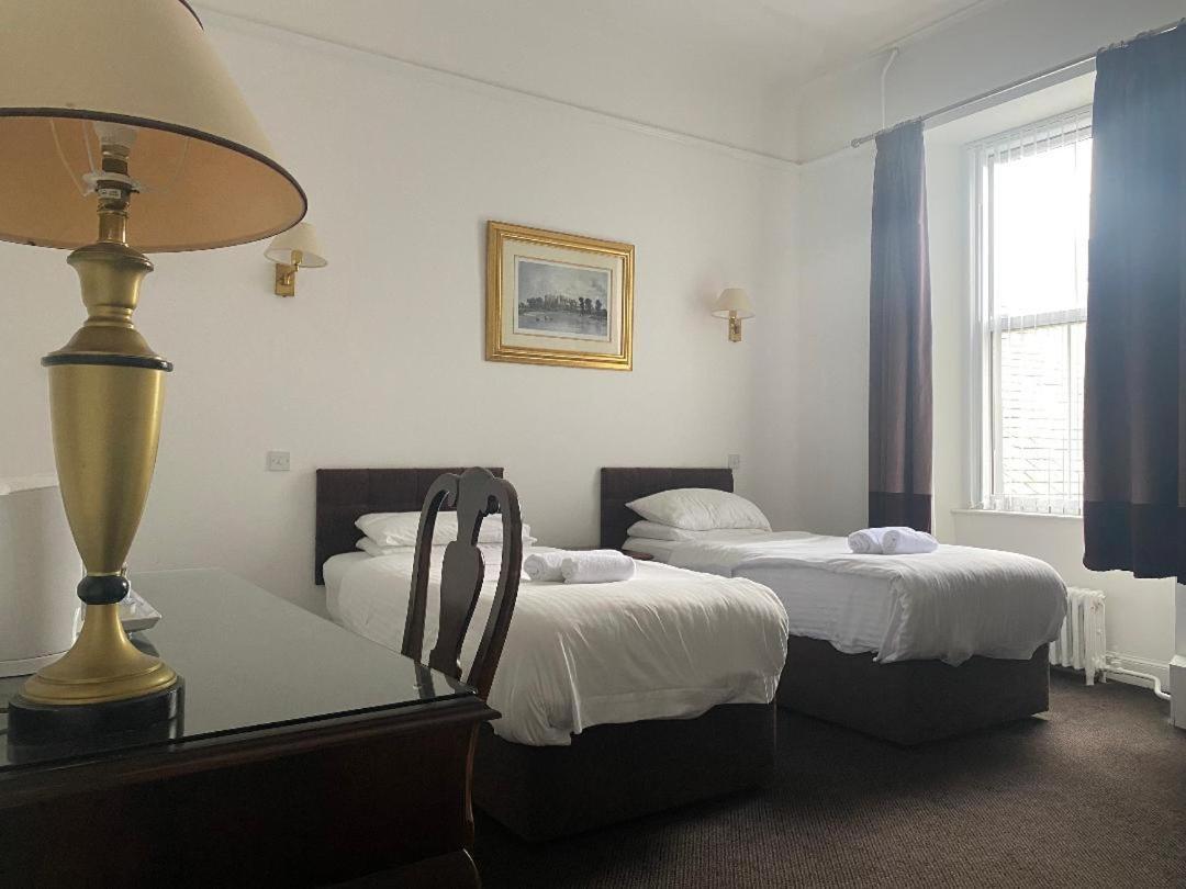 Twin Room,780741381:JPEG