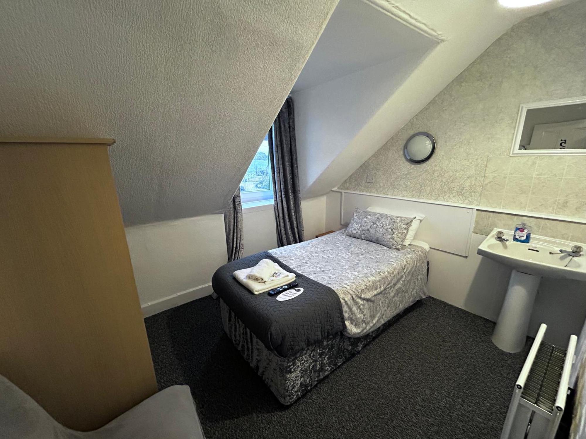 Single Room with Shared Bathroom