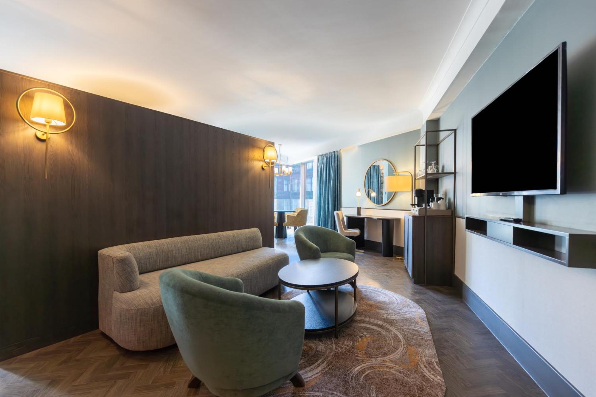 Corner Suite,1516373986:JPEG