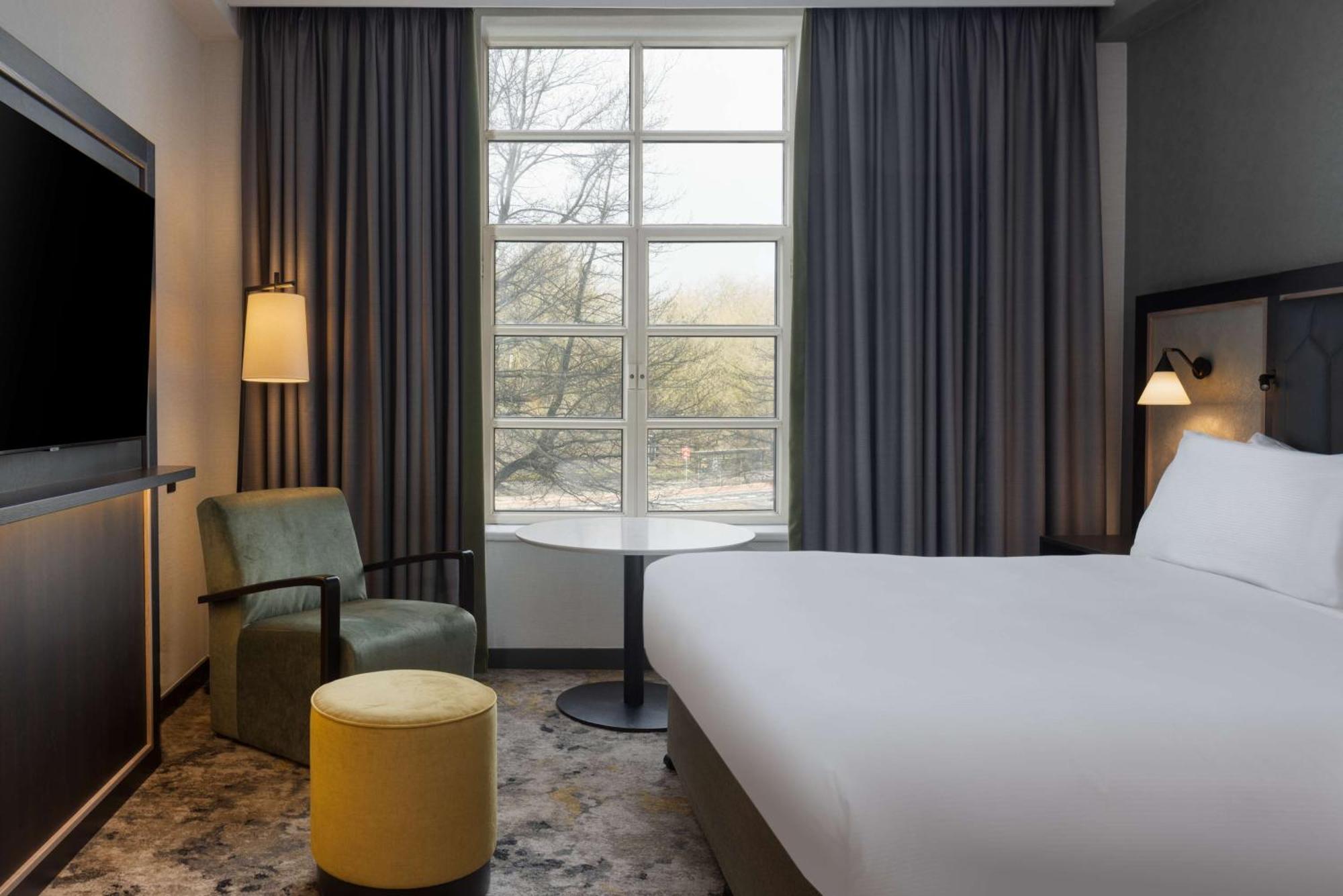 Zimmer mit Kingsize Bett