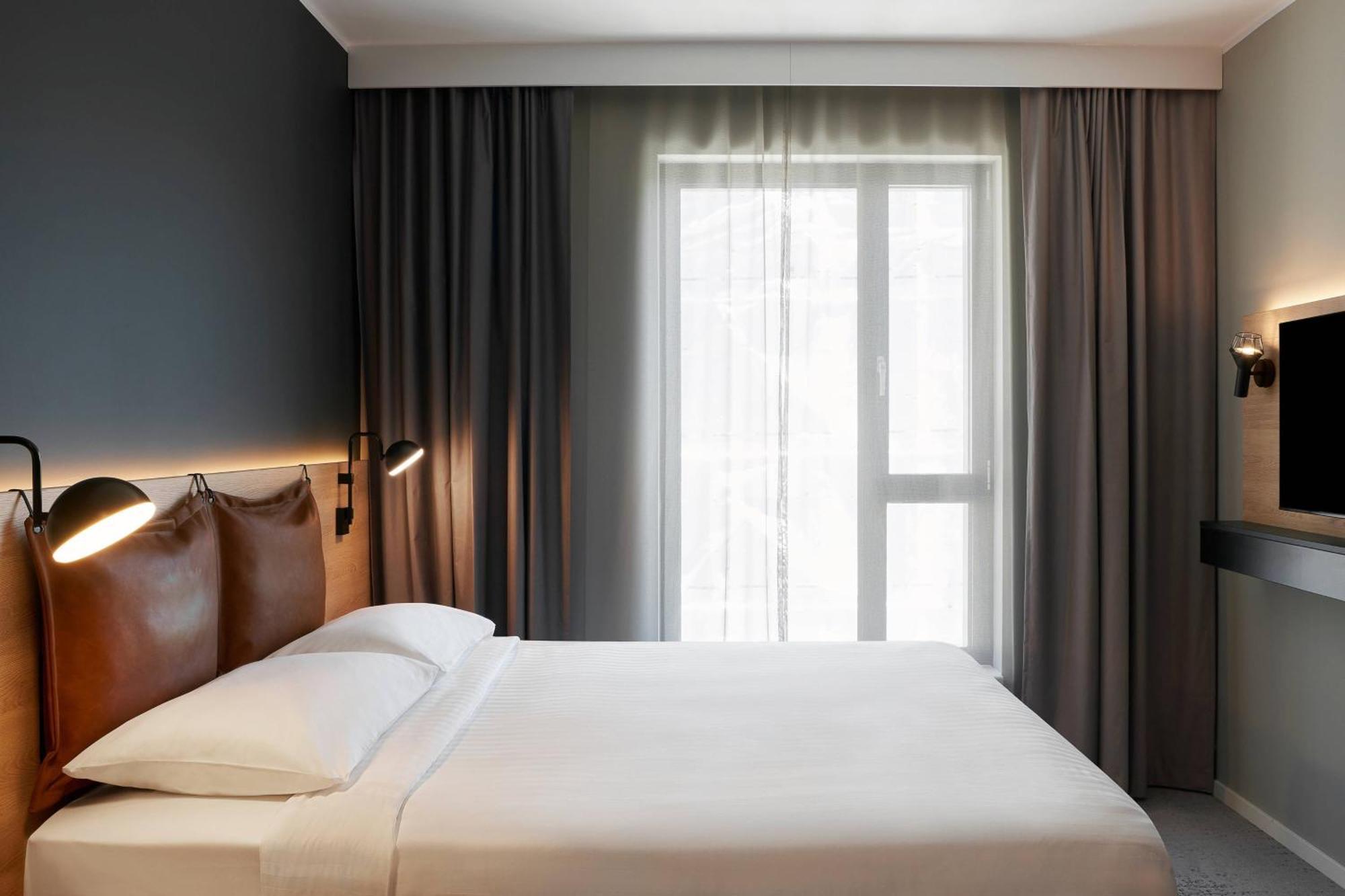Moxy Queen Room,1532119858:JPEG
