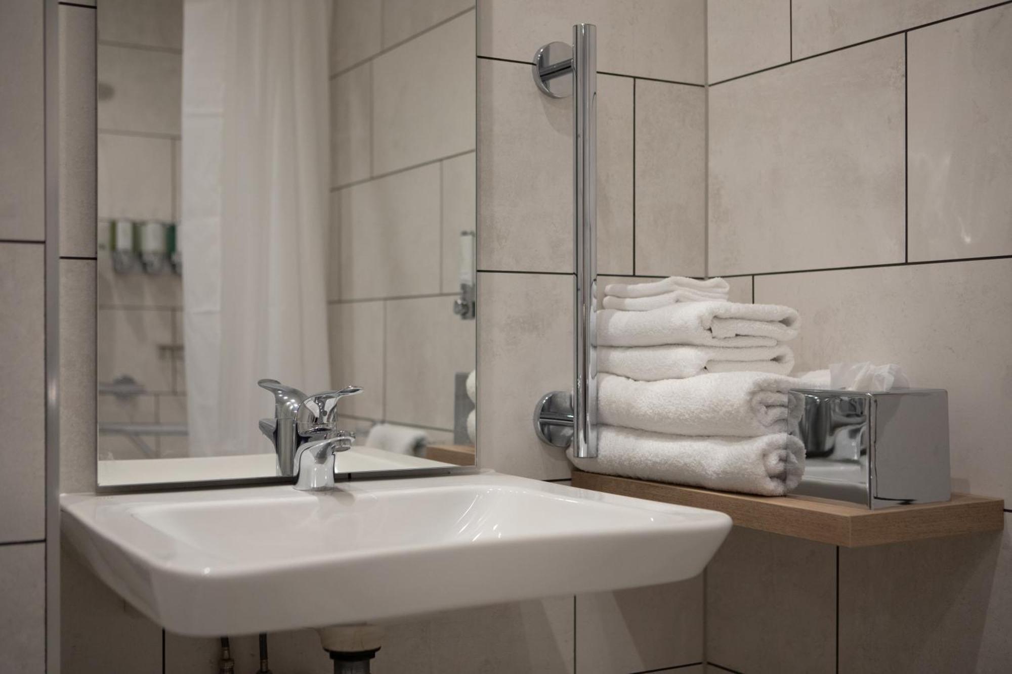 Queen Room - Accessible