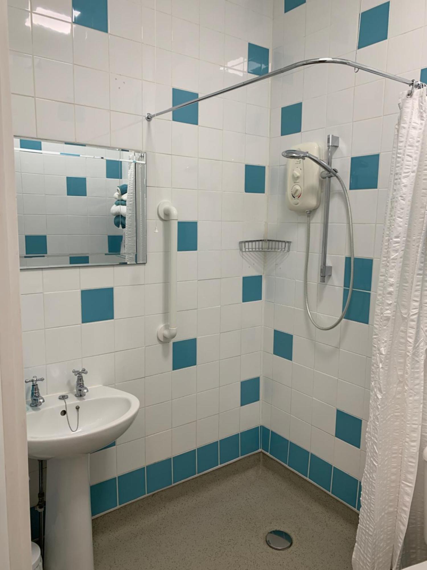 Large Double Room,1538403811:JPEG