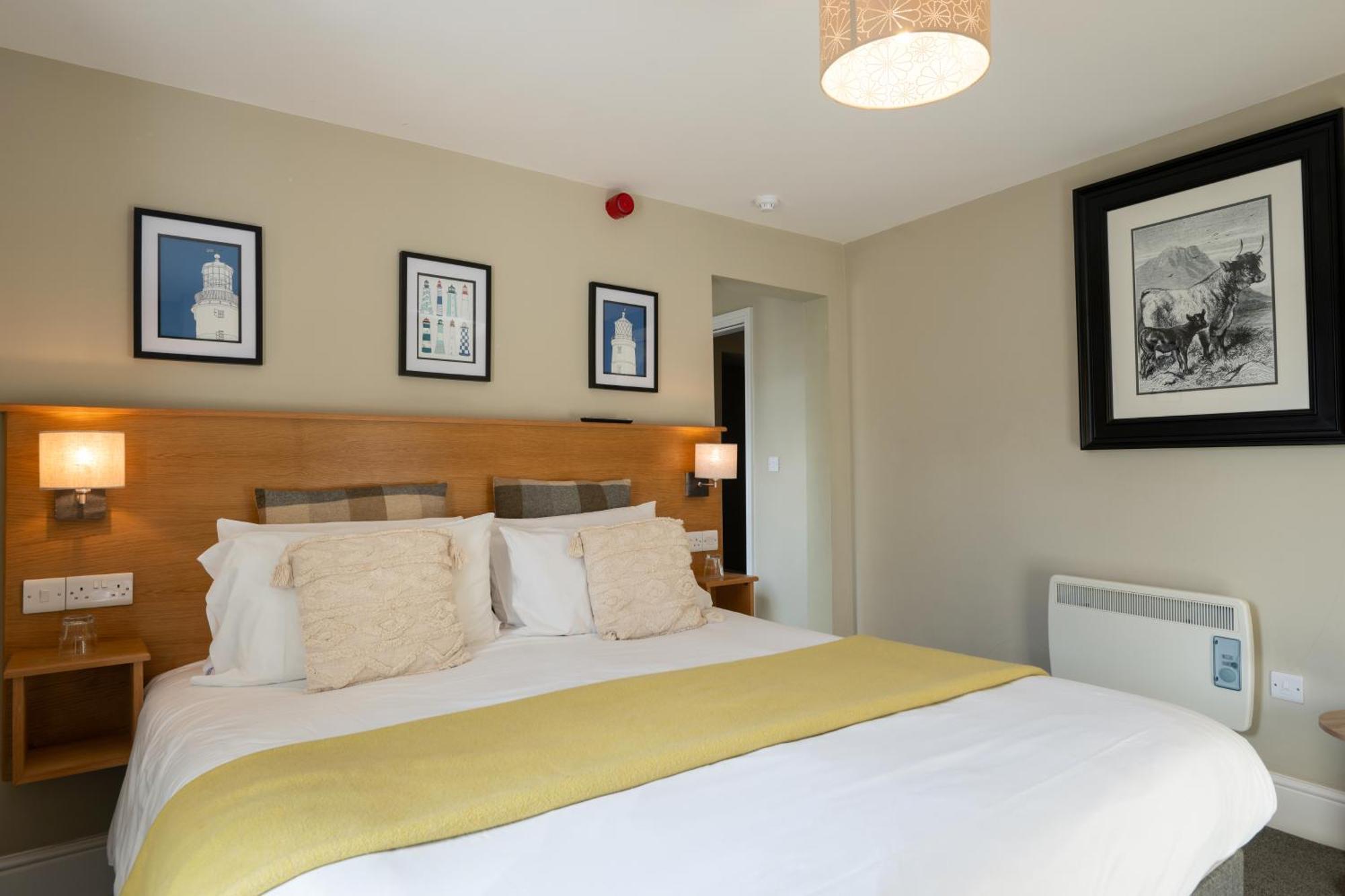 Large Double Room with Bath Tub