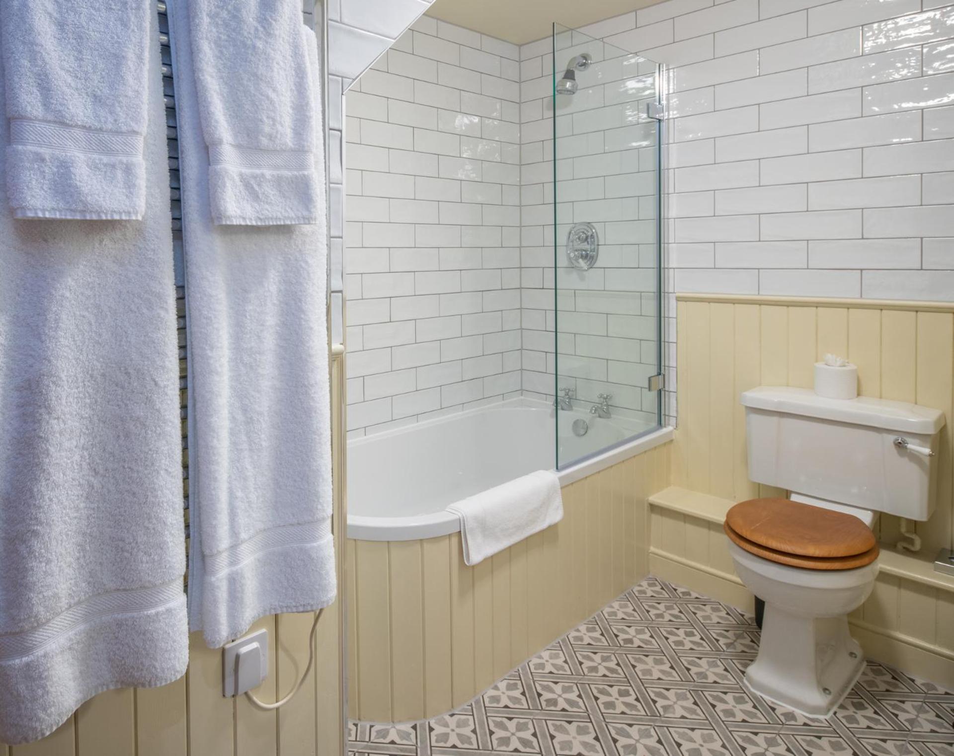Twin Room with Bath