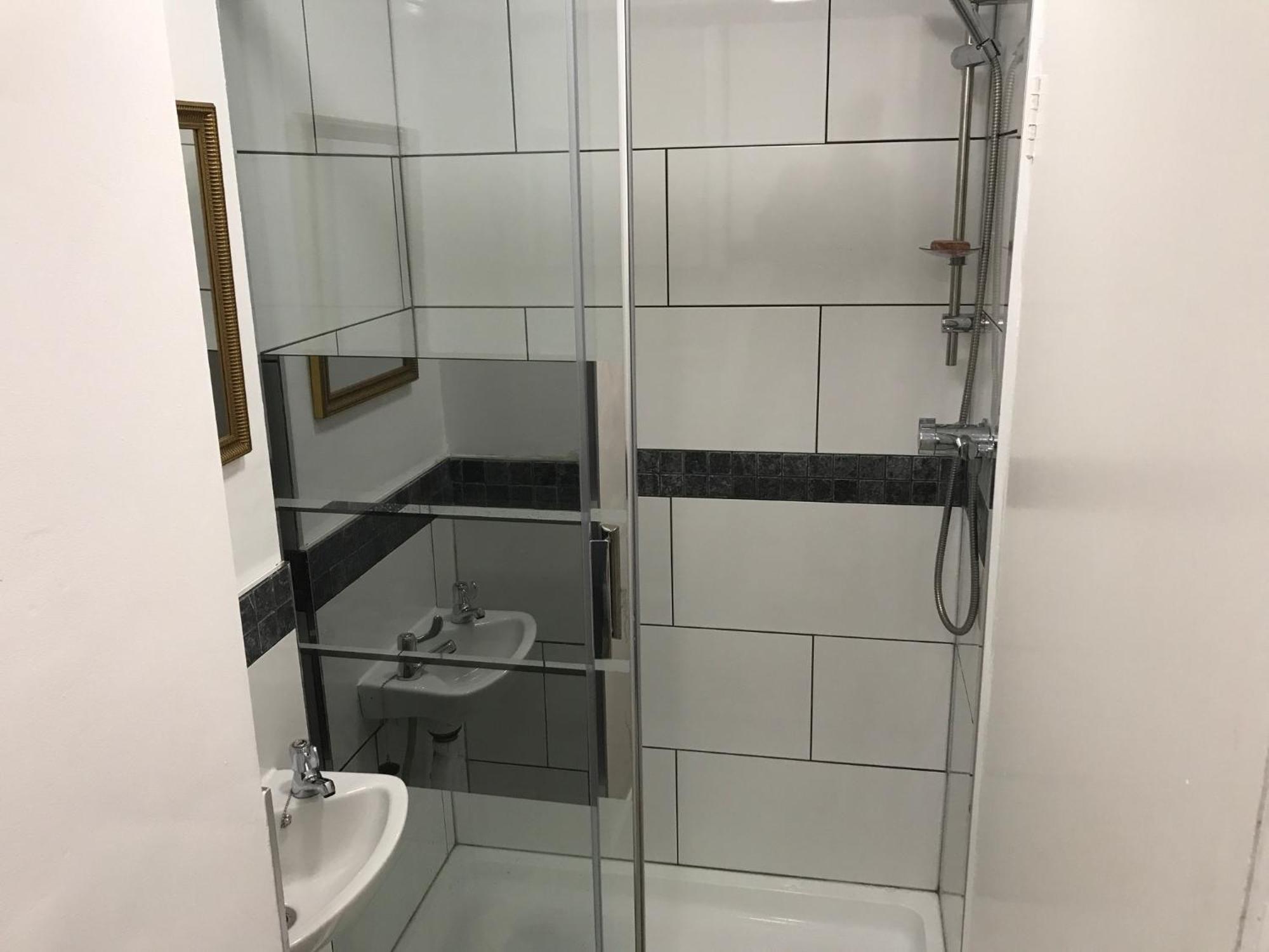 Twin Room with Private Bathroom